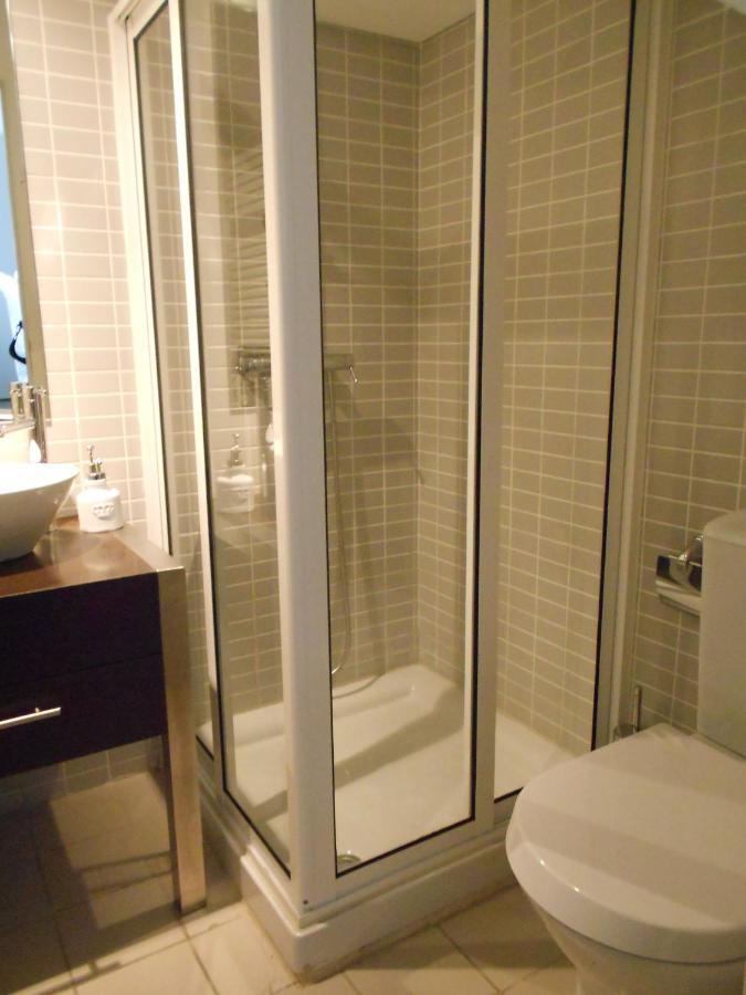Triplex - Quarto Com W.C. Privado ลิสบอน ภายนอก รูปภาพ